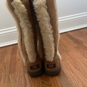 women’s UGG boot size 8